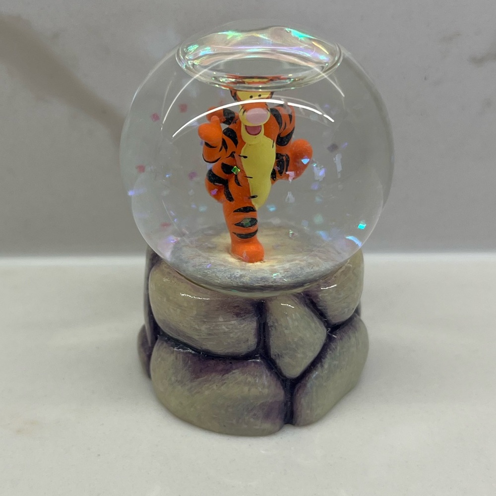 Mini Enesco Disney Tiger Snow Globe